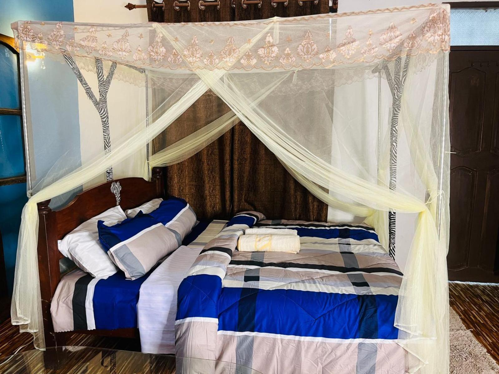 Akogo House - Bnb , Hostel, Backpackers & Volunteer Center モンバサ エクステリア 写真
