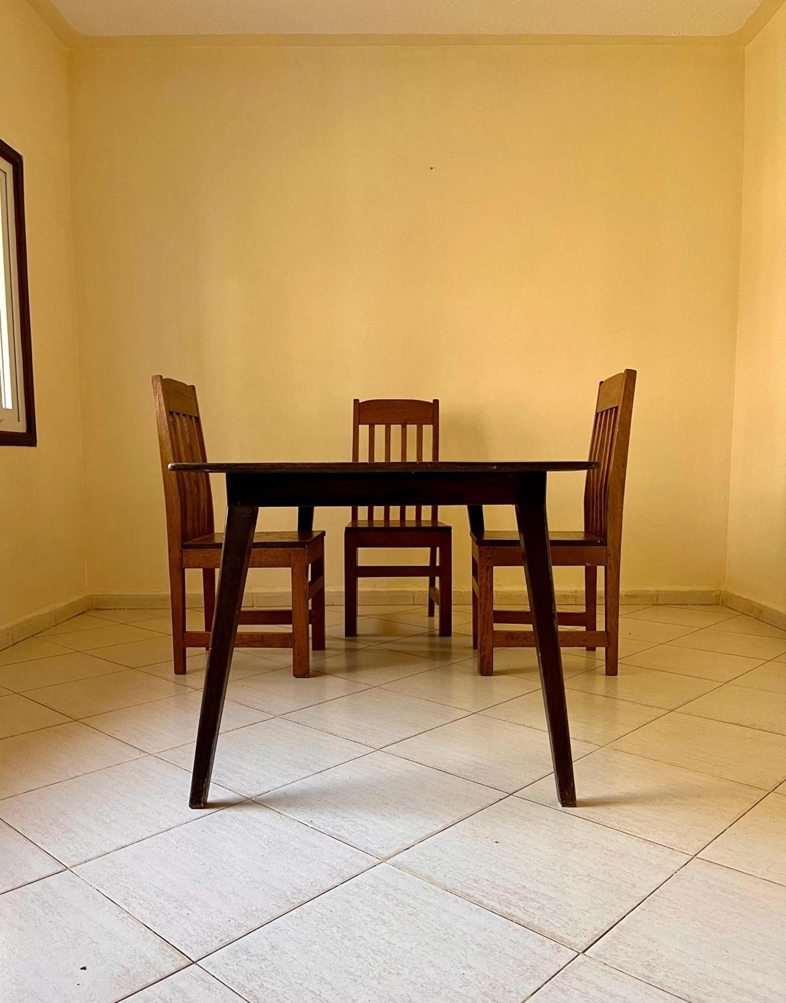 Akogo House - Bnb , Hostel, Backpackers & Volunteer Center モンバサ エクステリア 写真