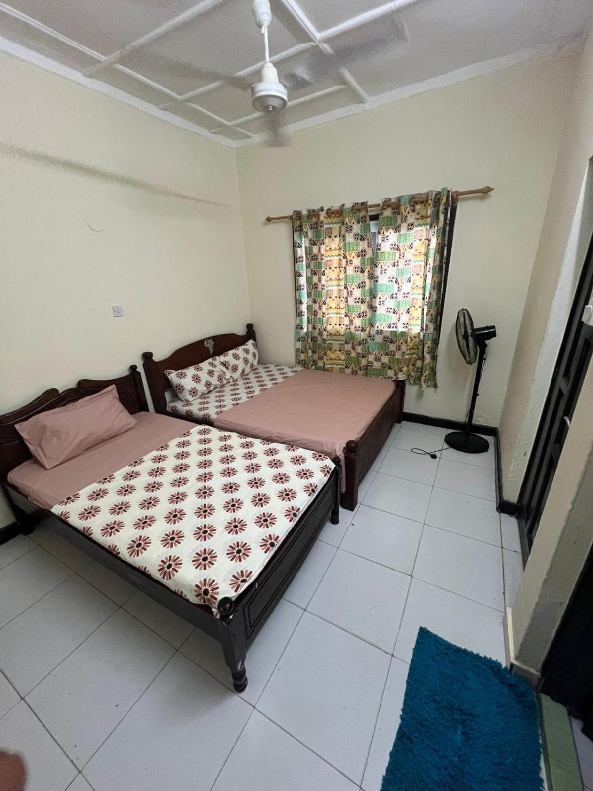Akogo House - Bnb , Hostel, Backpackers & Volunteer Center モンバサ エクステリア 写真