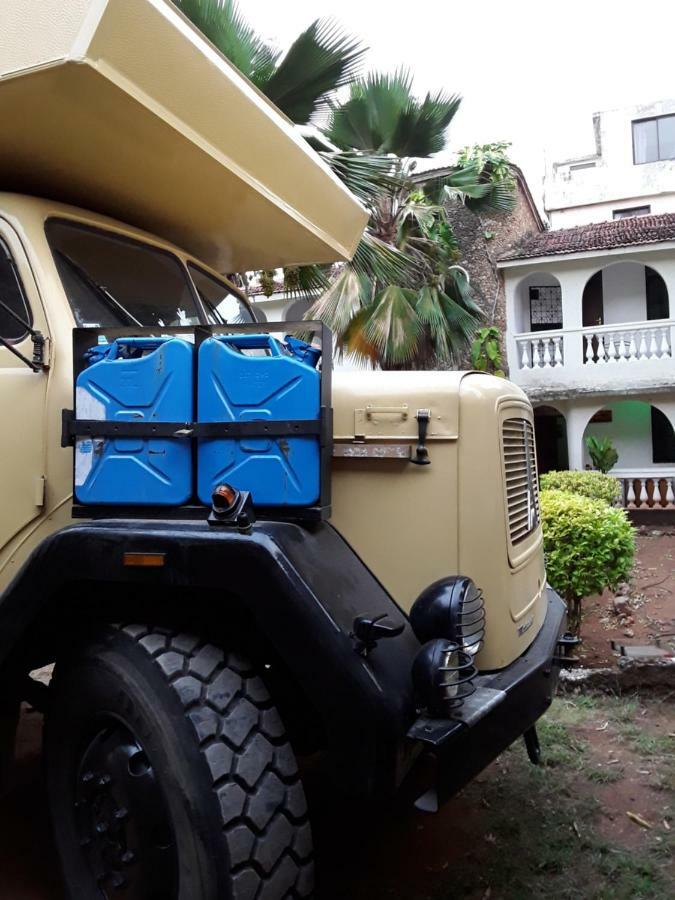 Akogo House - Bnb , Hostel, Backpackers & Volunteer Center モンバサ エクステリア 写真