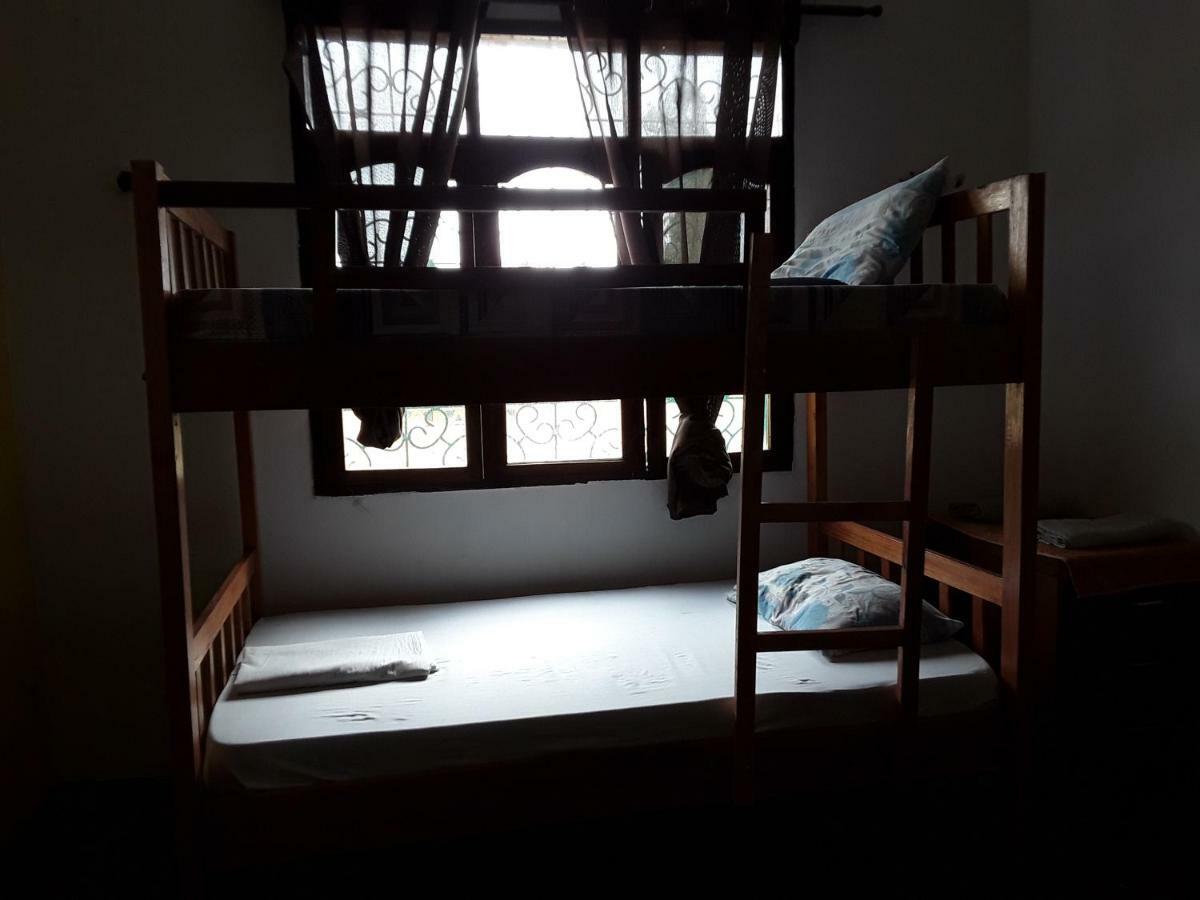 Akogo House - Bnb , Hostel, Backpackers & Volunteer Center モンバサ エクステリア 写真