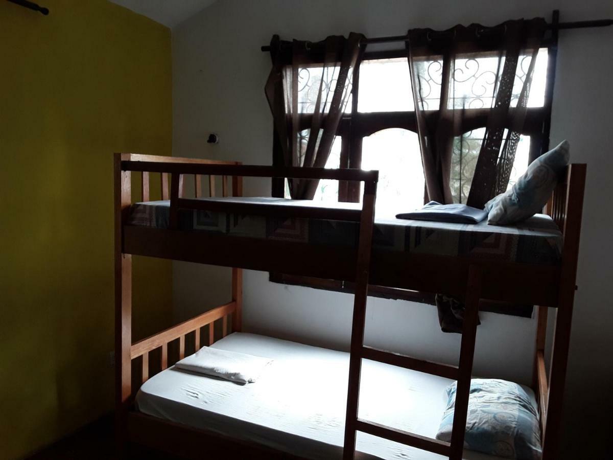 Akogo House - Bnb , Hostel, Backpackers & Volunteer Center モンバサ エクステリア 写真