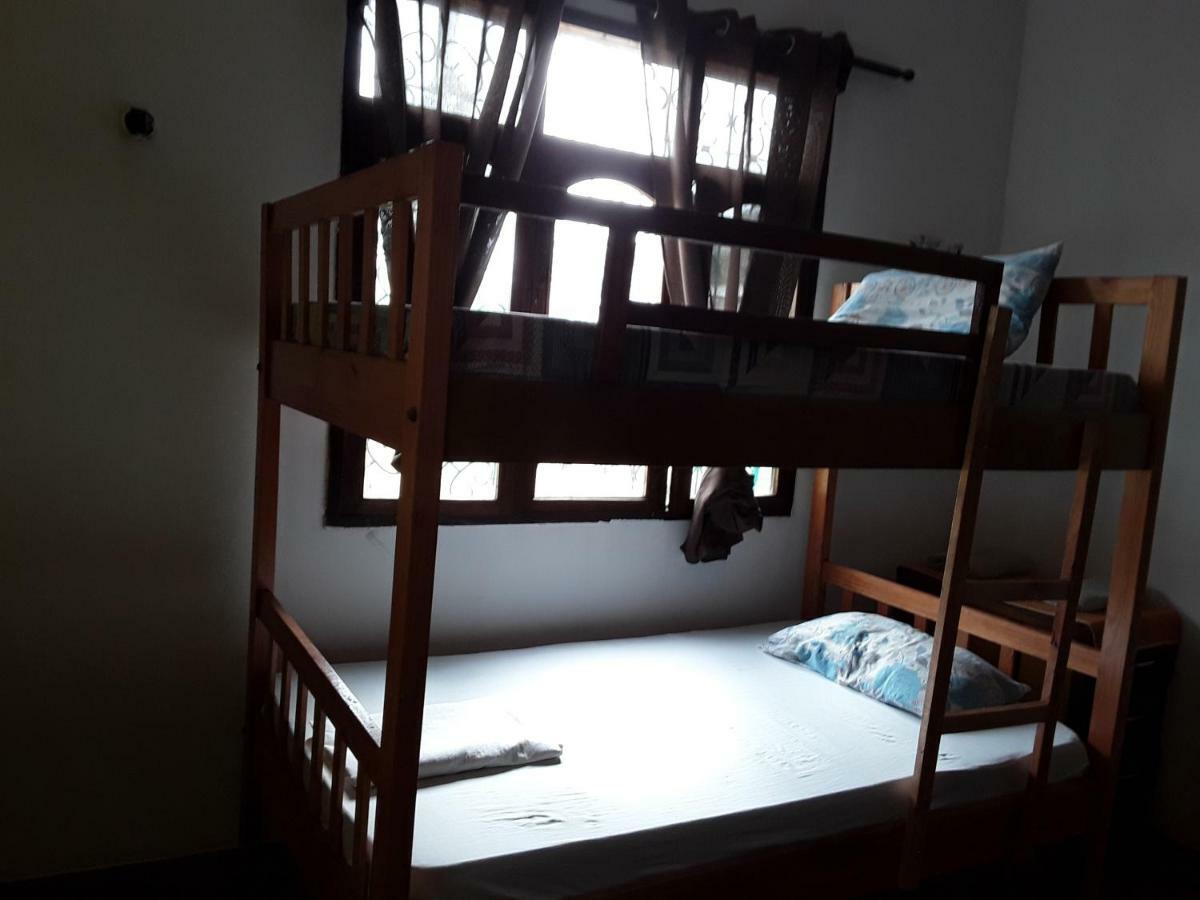 Akogo House - Bnb , Hostel, Backpackers & Volunteer Center モンバサ エクステリア 写真