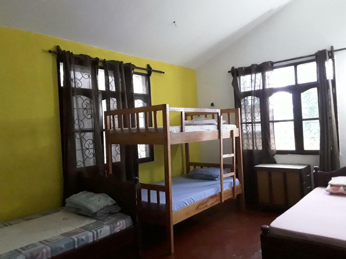 Akogo House - Bnb , Hostel, Backpackers & Volunteer Center モンバサ エクステリア 写真
