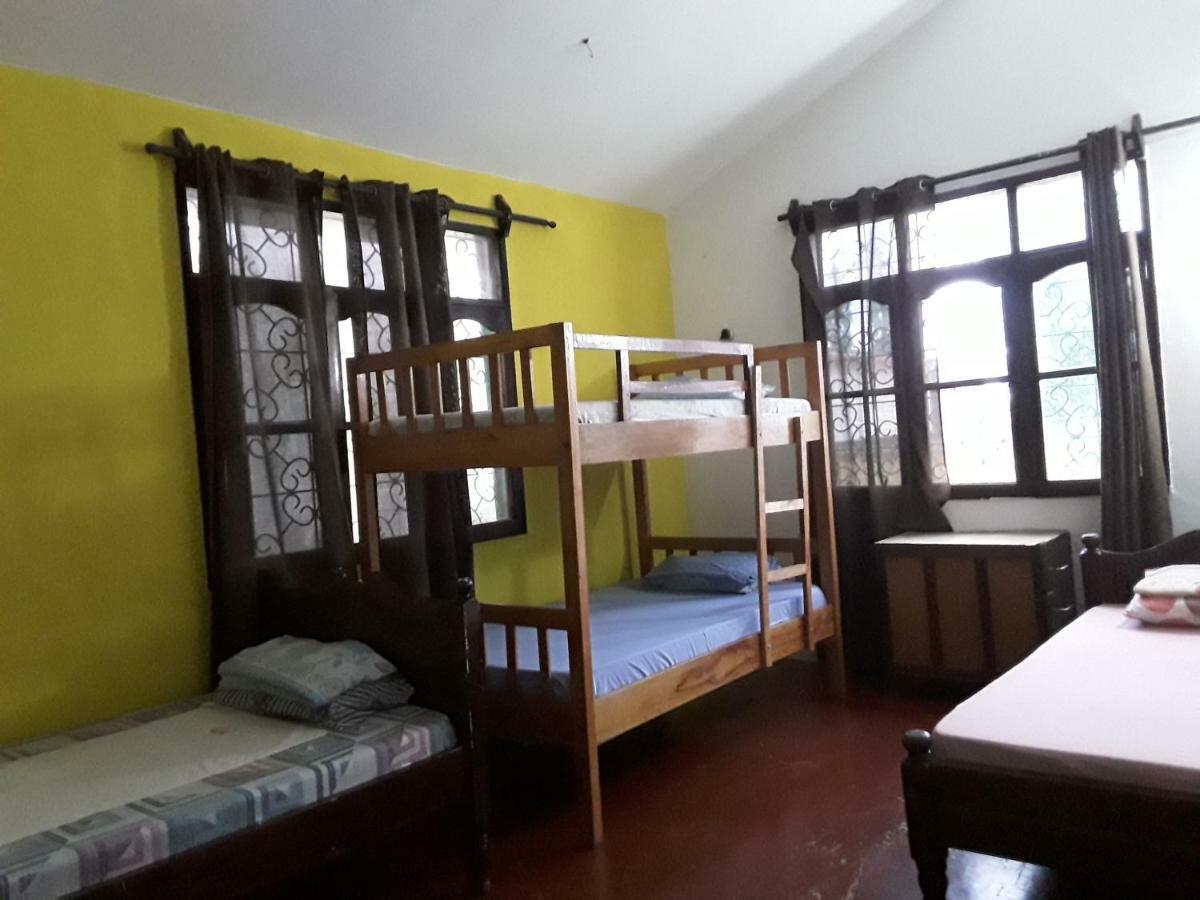 Akogo House - Bnb , Hostel, Backpackers & Volunteer Center モンバサ エクステリア 写真
