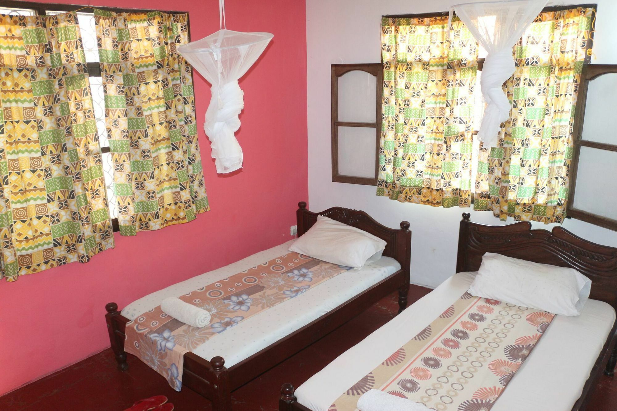 Akogo House - Bnb , Hostel, Backpackers & Volunteer Center モンバサ エクステリア 写真
